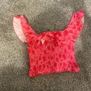 Tight pink shirt with flower and leave design